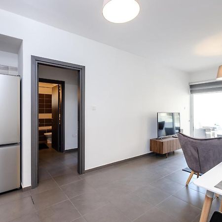 Book Me Now Central Flat Apartment Larnaca Exterior photo